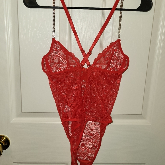 Lingerie - Picture 2 of 8